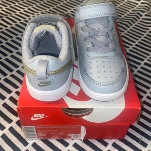 Toddler Grey & Metallic Gold Nike low-top shoe